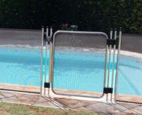 Cerca de proteção removível para piscinas